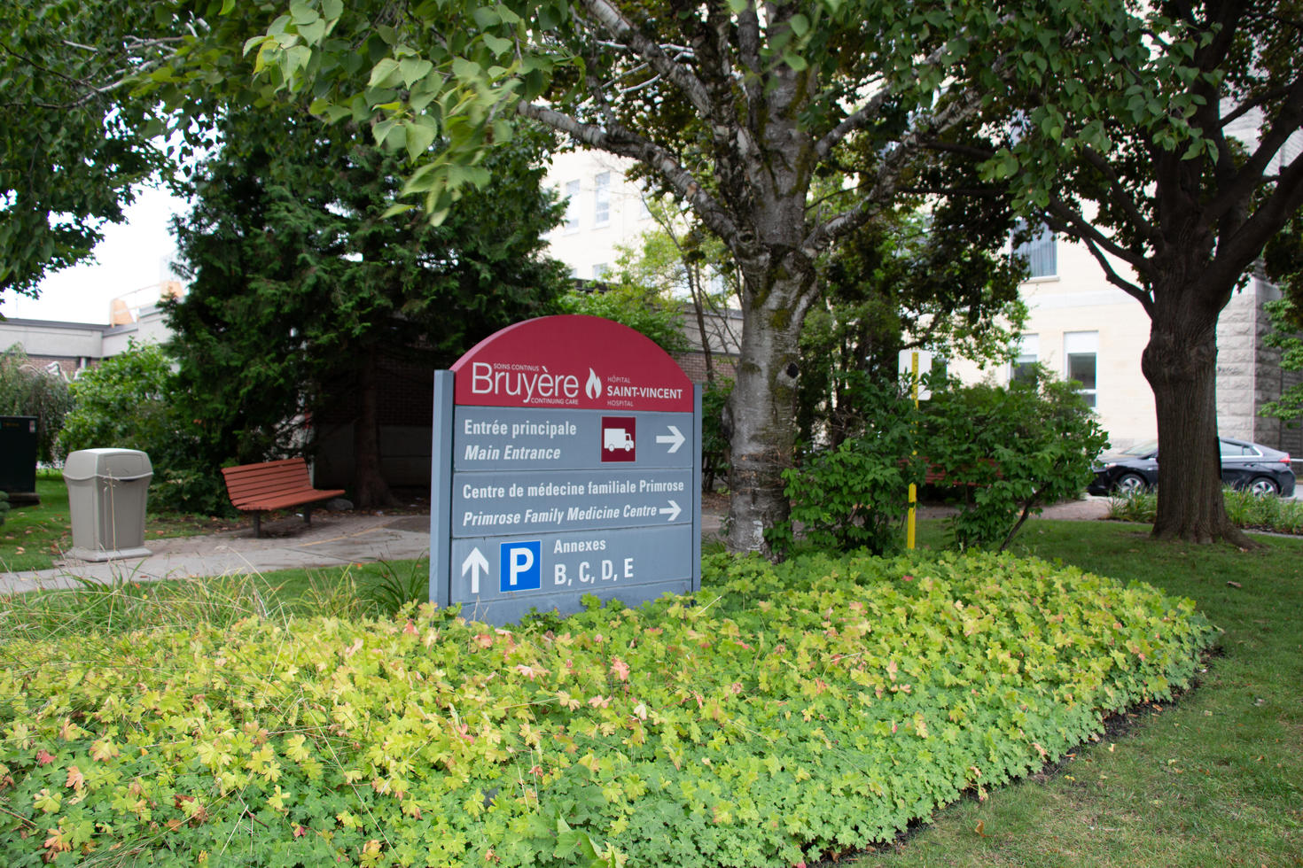 Panneau d'affichage extérieur de l'hôpital Bruyère 