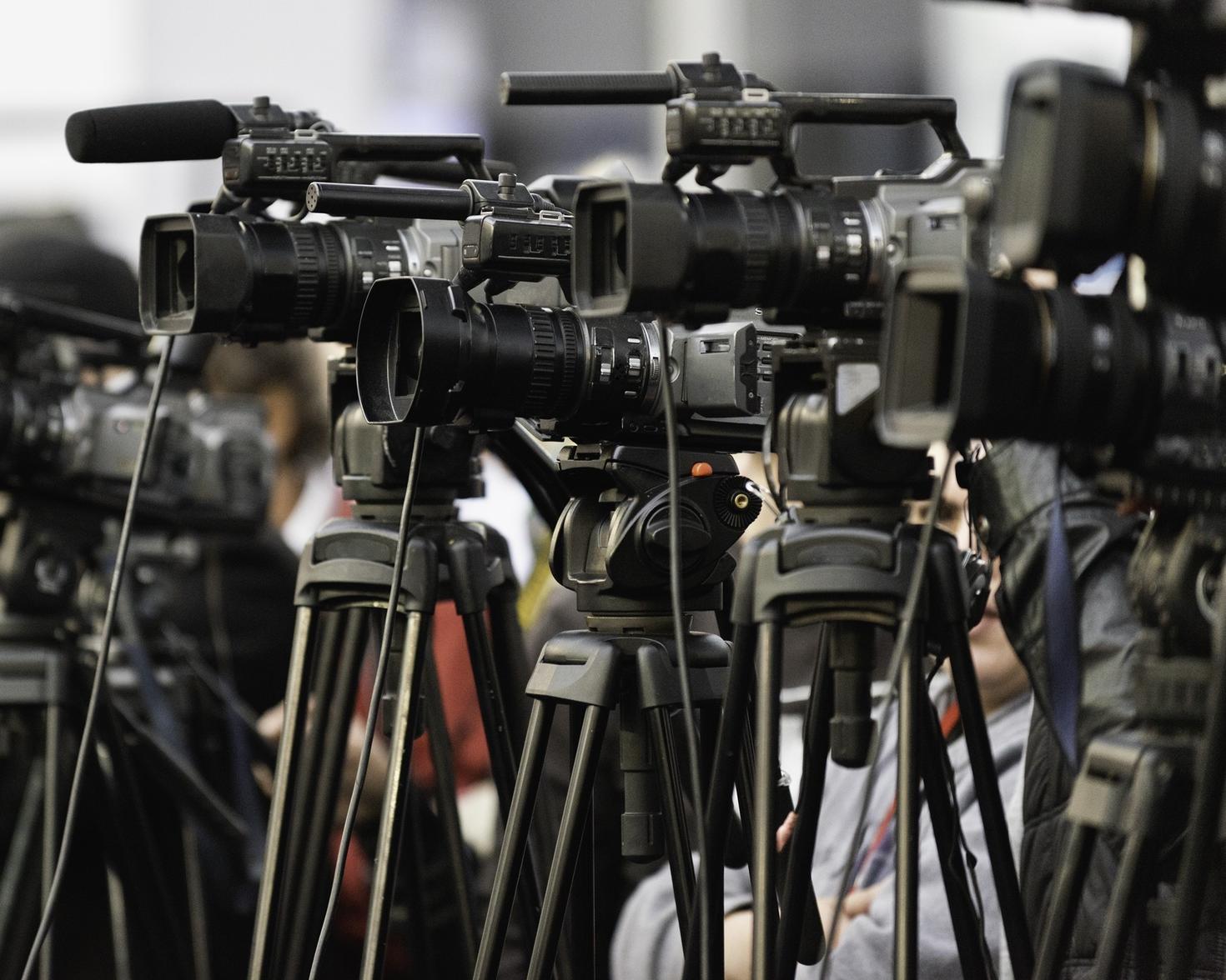 a bunch of cameras grouped together 