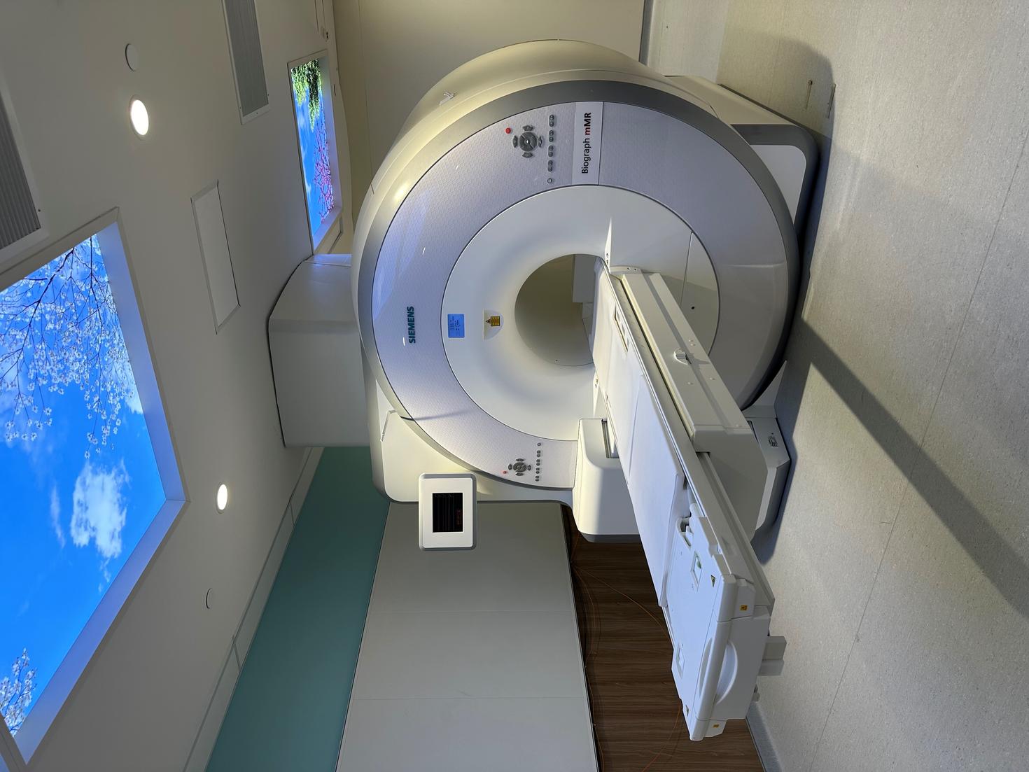 l’un des six seuls appareils TEP-IRM bimodaux au Centre d’imagerie cérébrale (CIC) de Le Royal