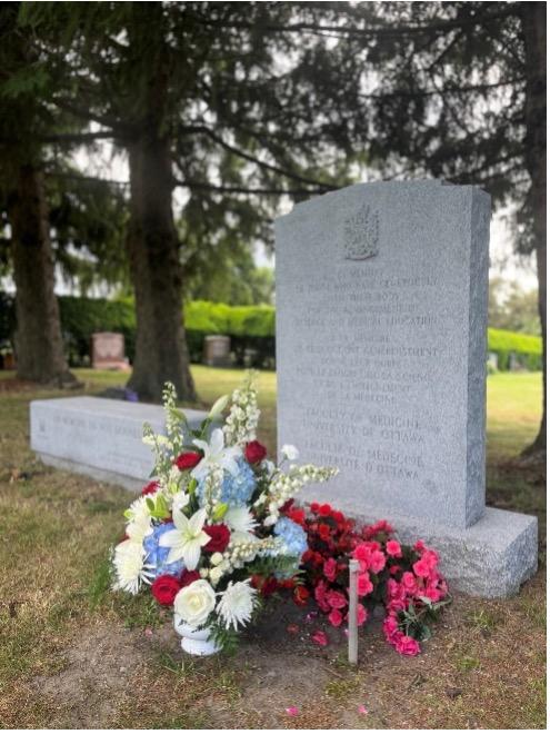 La pierre tombale du cimetière Pinecrest.