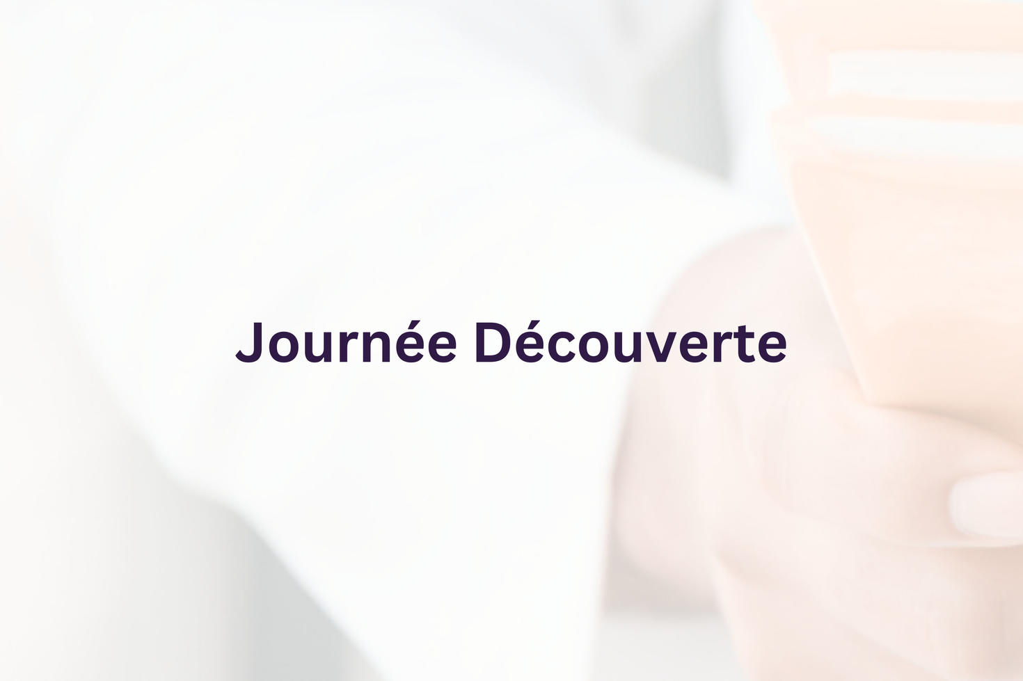 Les mots "Journée découverte" sur les mains d'une professionnelle en santé