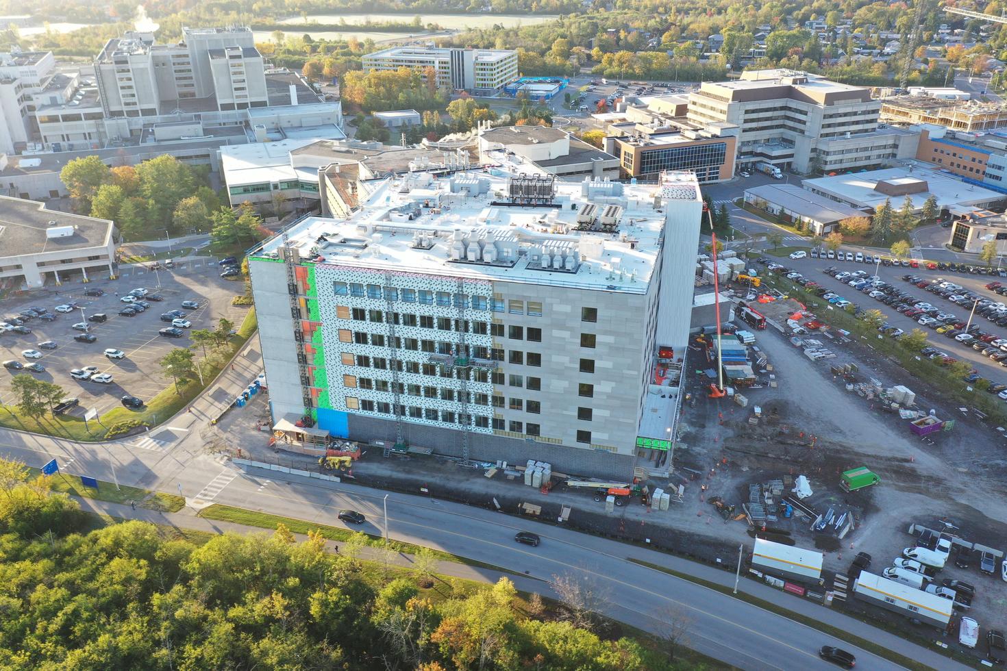 Centre de recherche médicale de pointe en construction sur le campus de la Faculté de médecine de l’Université d’Ottawa.