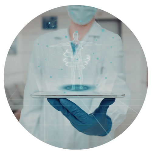 docteur qui tient une tablette dans les mains