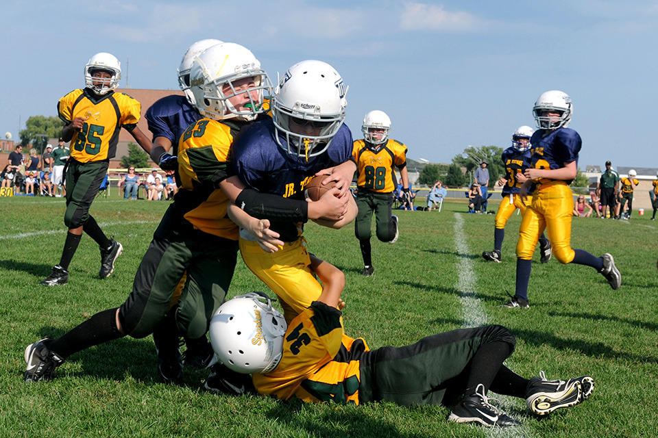  les jeunes jouent au foot