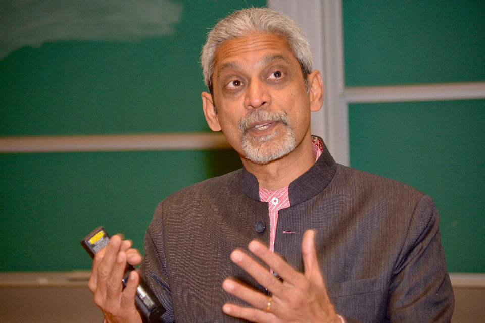 Le Dr. Vikram Patel donne un discours