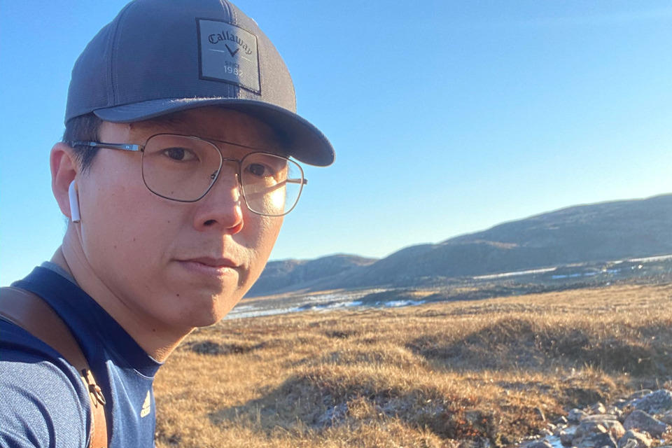 Dre Ge au bord de la rivière