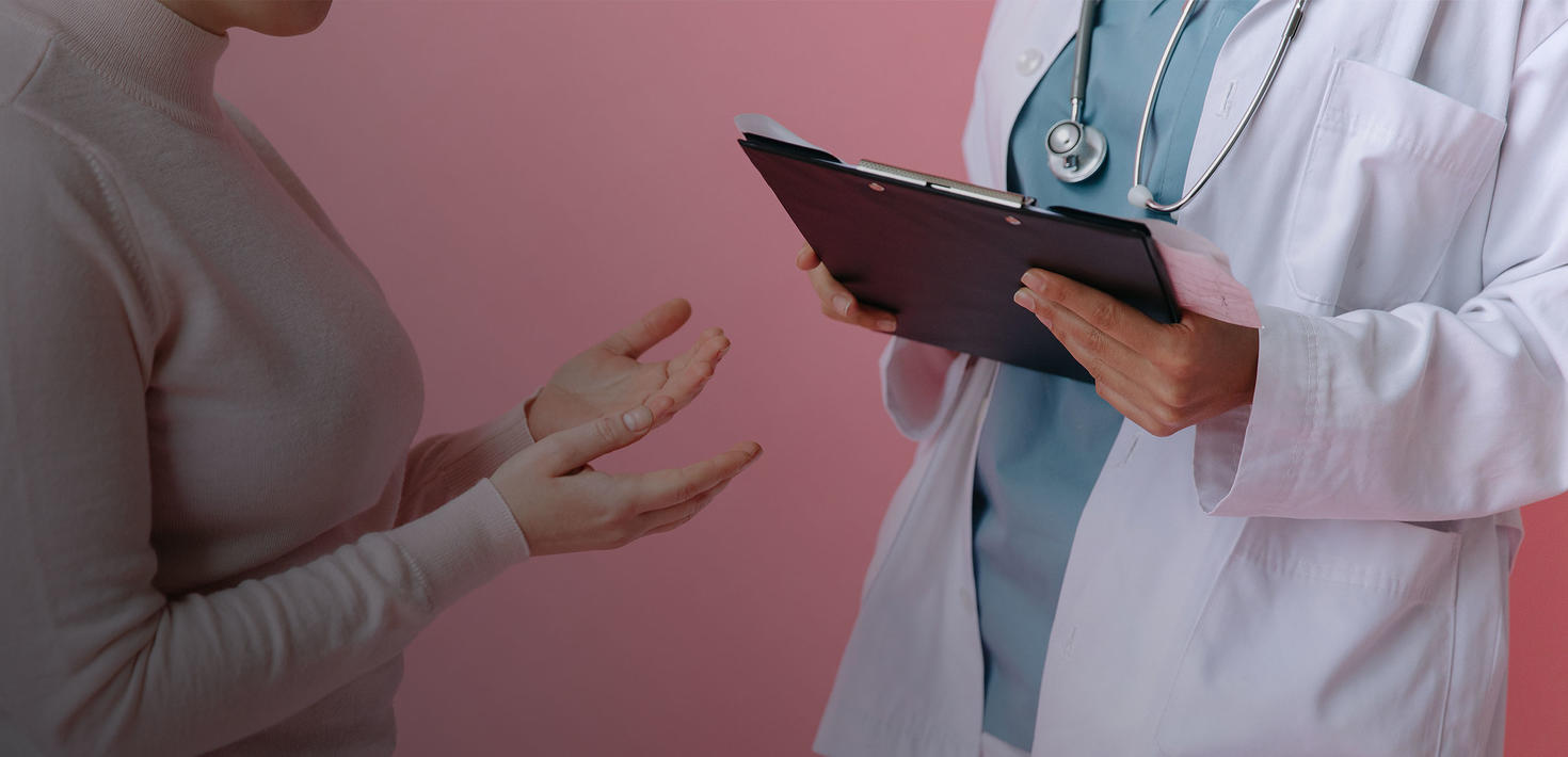 Conversation entre une infirmière et un patient.