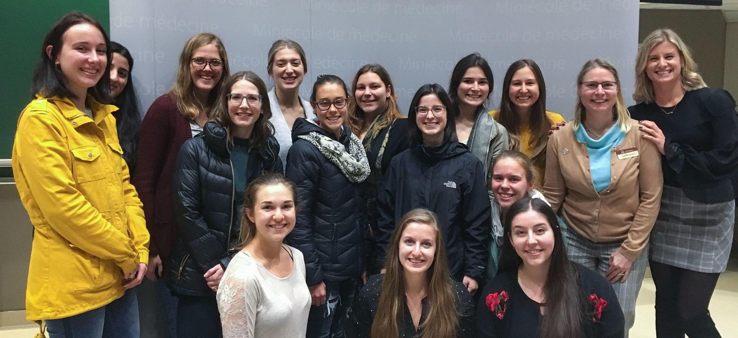 un groupe de diététistes prend une photo