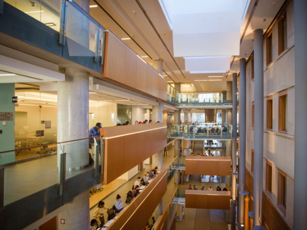 Intérieur du pavillon des sciences sociales