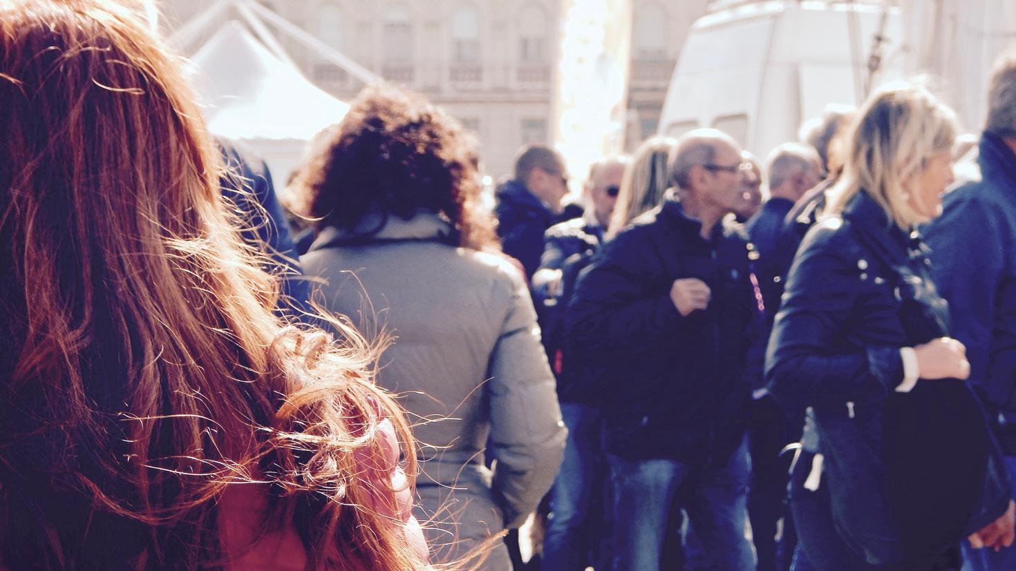 Personne qui marche dehors