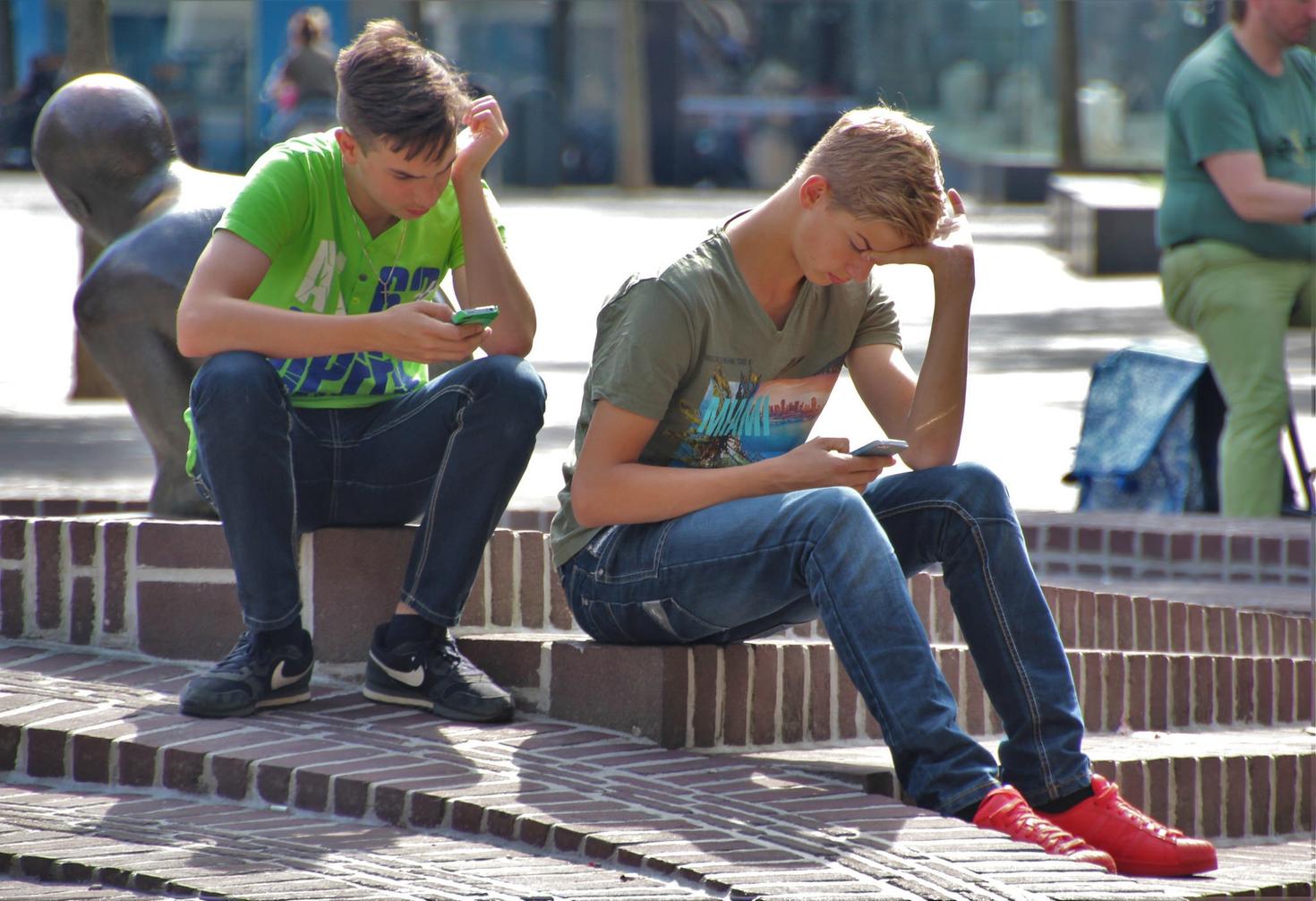 Les jeunes sur les téléphones portables