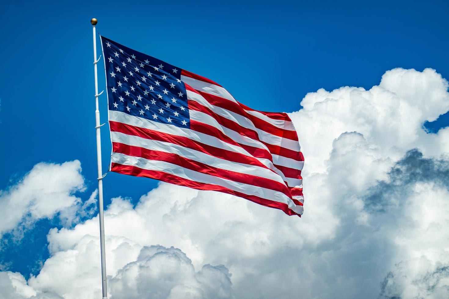 Drapeau américain flottant dans les airs