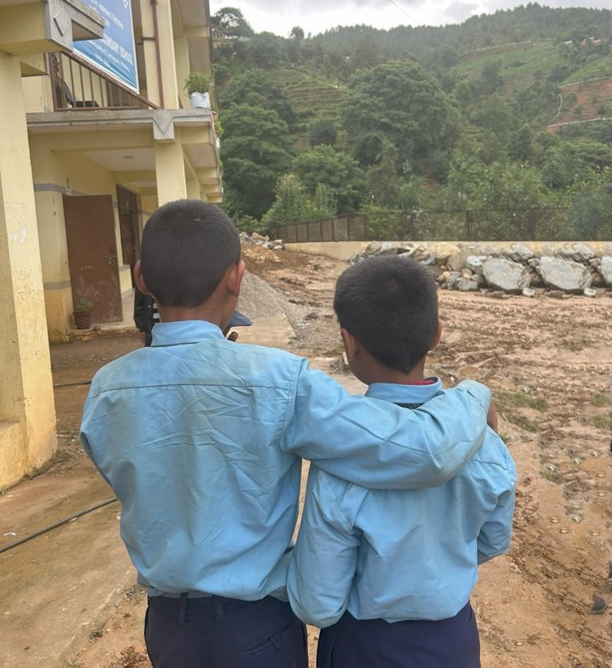 Deux jeunes enfants adorables