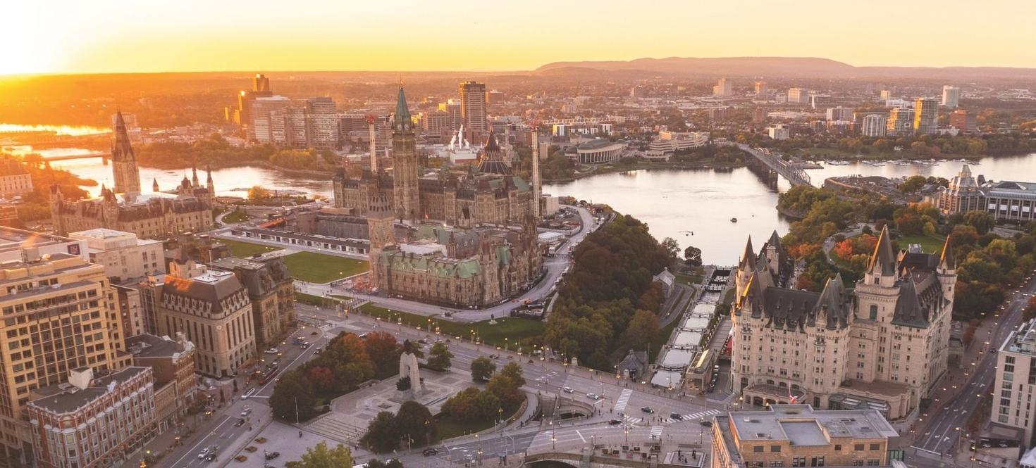 Colline du parlement au couché du soleil