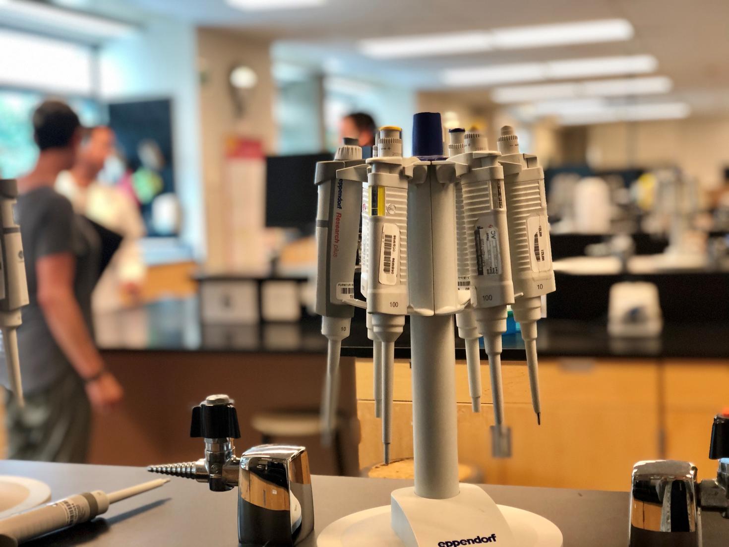 Gros plan sur le matériel dans un laboratoire