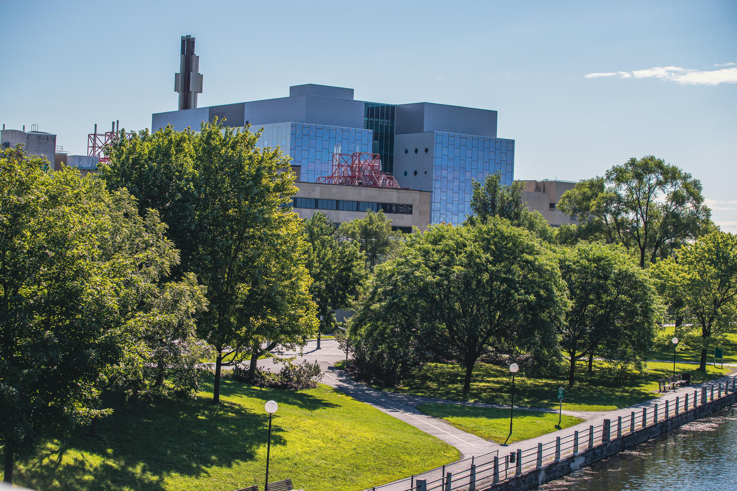 Le complexe stem vu du canal rideau