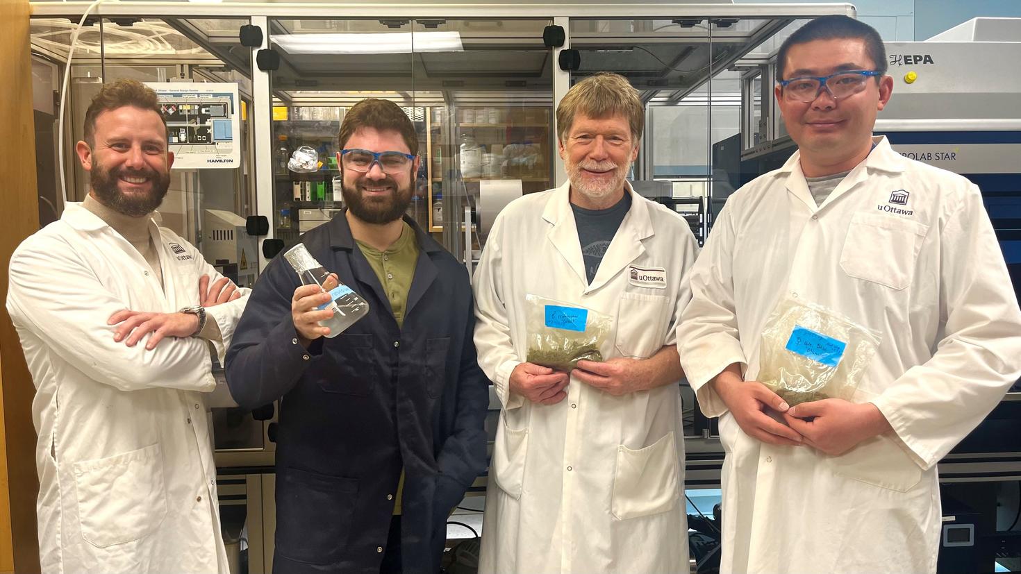Professeurs Alexandre Poulain et Vance Trudeau, les chercheurs postdoctoraux Benjamin Stenzler et Chunyu Lu, avec l'Institut de développement durable des Premières Nations du Québec et du Labrador, et Environnement et Changement climatique Canada