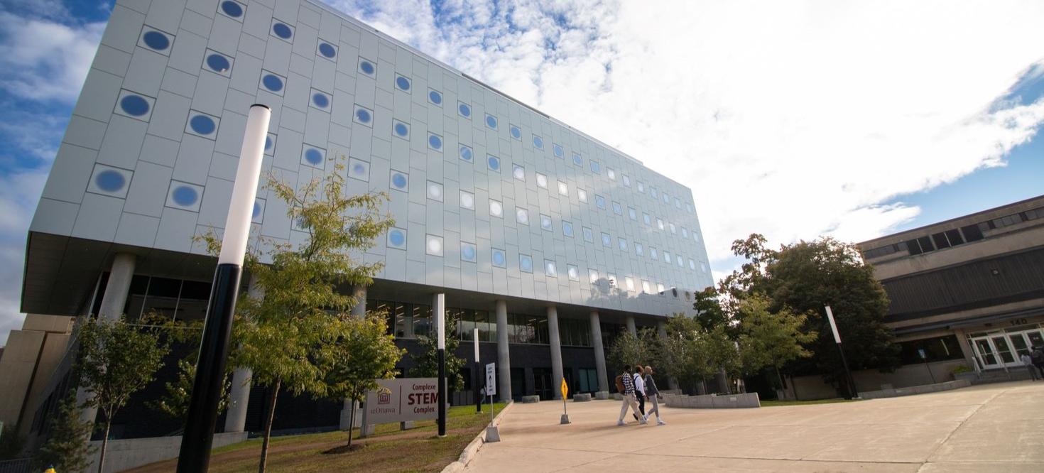 Extérieur du complexe STEM