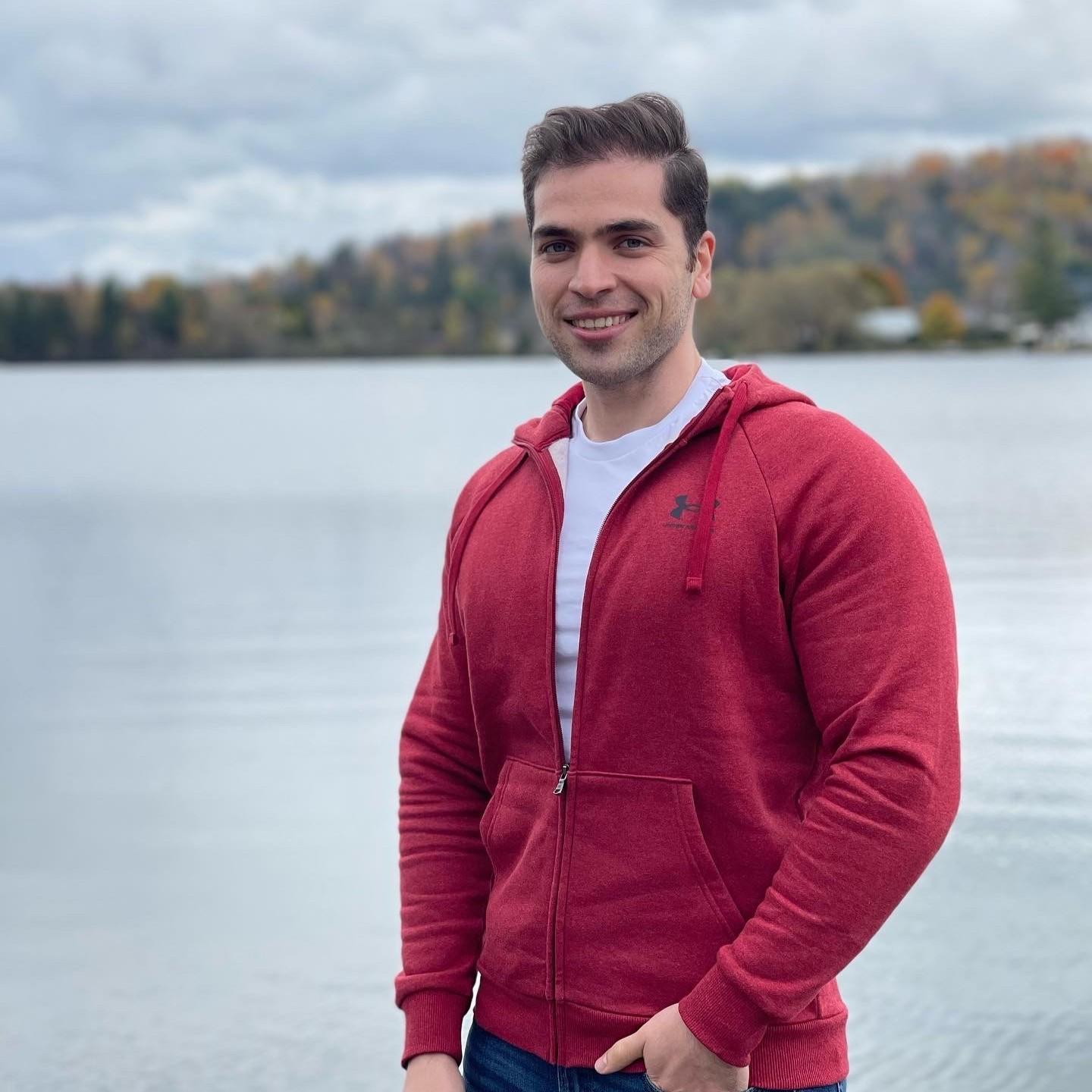 Parviz Ajourlou, titulaire d’un doctorat de l’Université d’Ottawa 