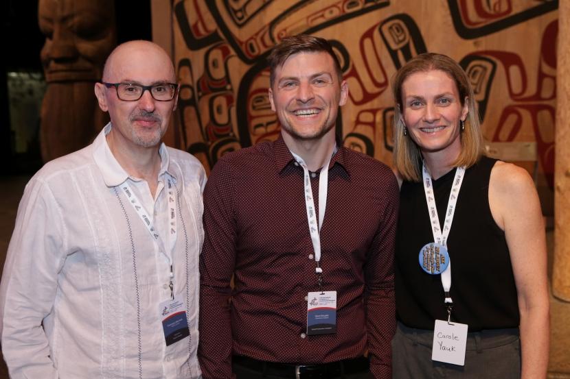 Le professeur Francesco Marchetti (Santé Canada et Université Carleton), David Schuster et la professeure Carole Yauk (Université d'Ottawa).
