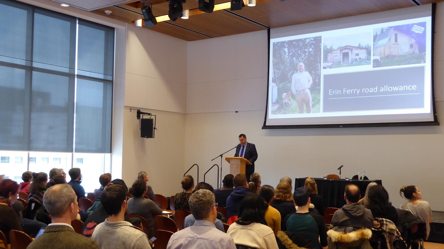 Jesse Thistle speaking to an audience at a podium
