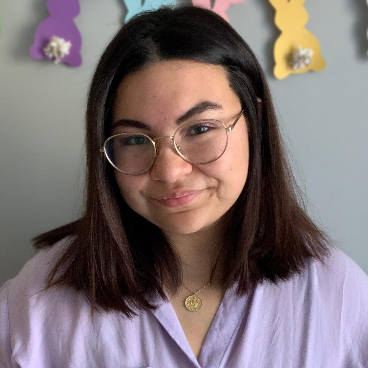 Portrait d'Alyssia De Pauw, Vice-Présidente aux affaires sociales et communications de l'AÉCS