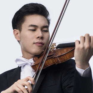 Timothy Chooi playing the Violin