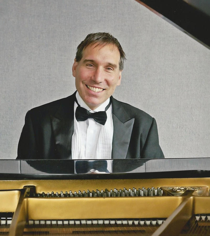 Frédéric Lacroix with piano