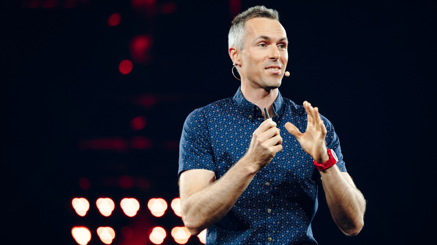 In addition to his coaching, Jean François is a frequent keynote speaker at large-scale events and conferences
