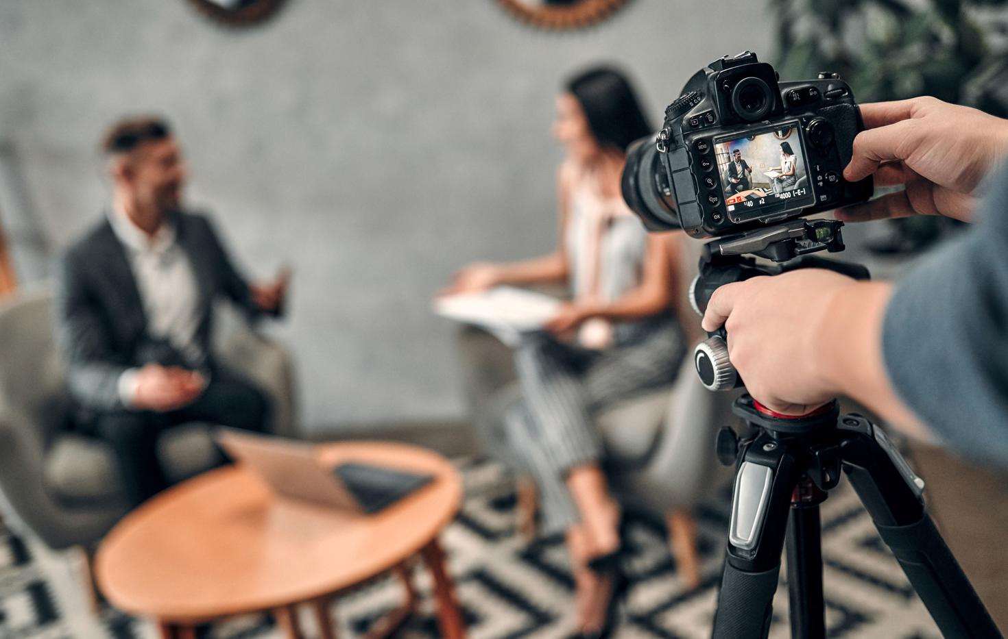 journalist interviewing business person