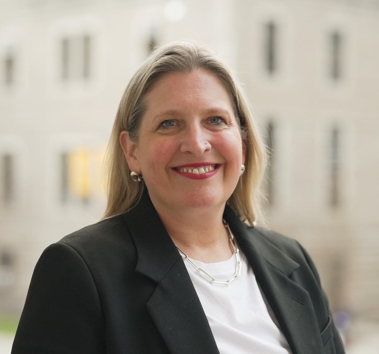 portrait picture of Julie Cafley