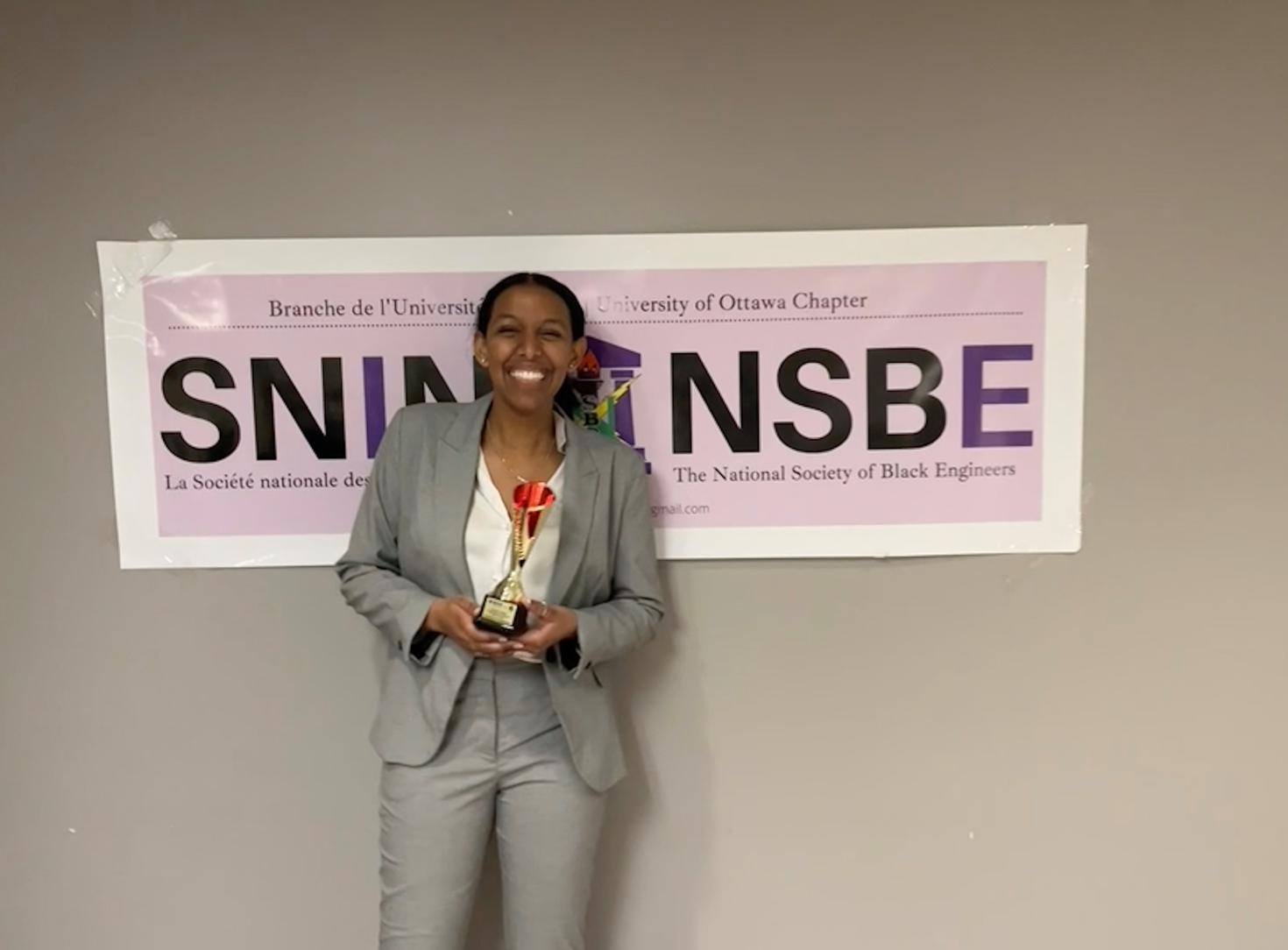 Bayza Woldemariam with her award