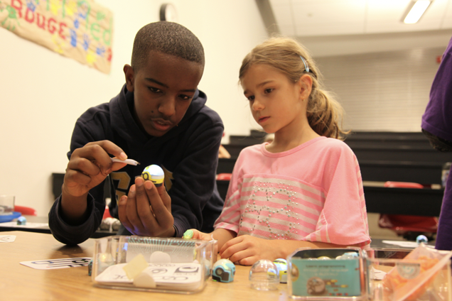 2 kids making a STEM craft.