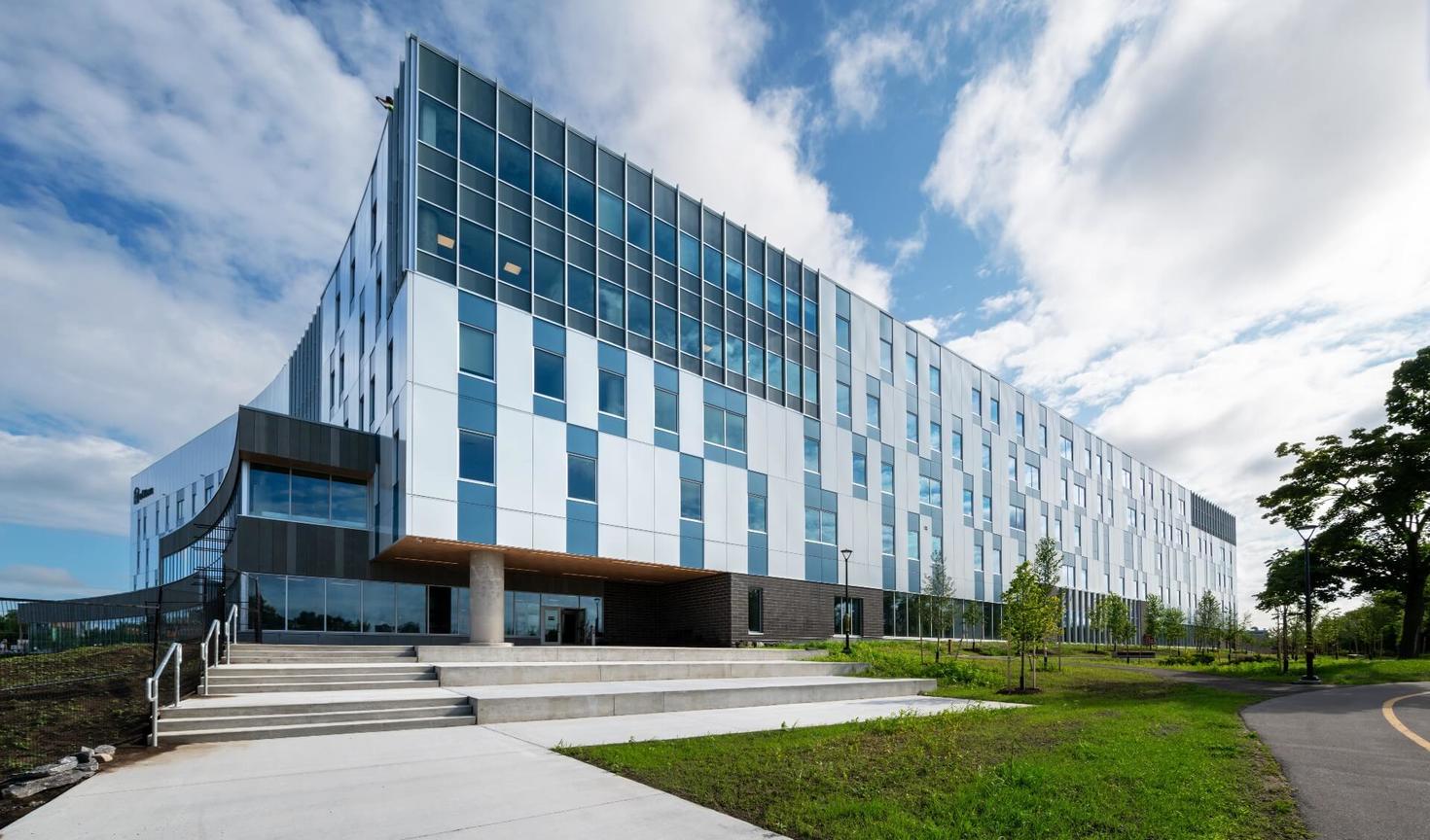 health sciences new building facing the rideau river