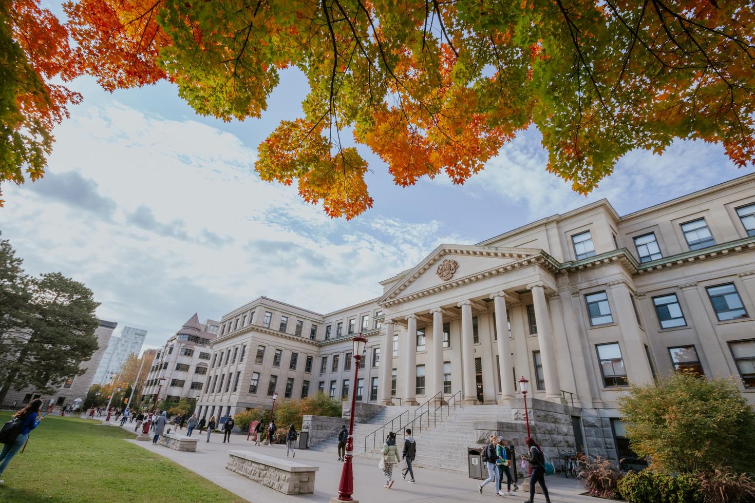 Panoramic view of Tabaret Hall uOttawa 