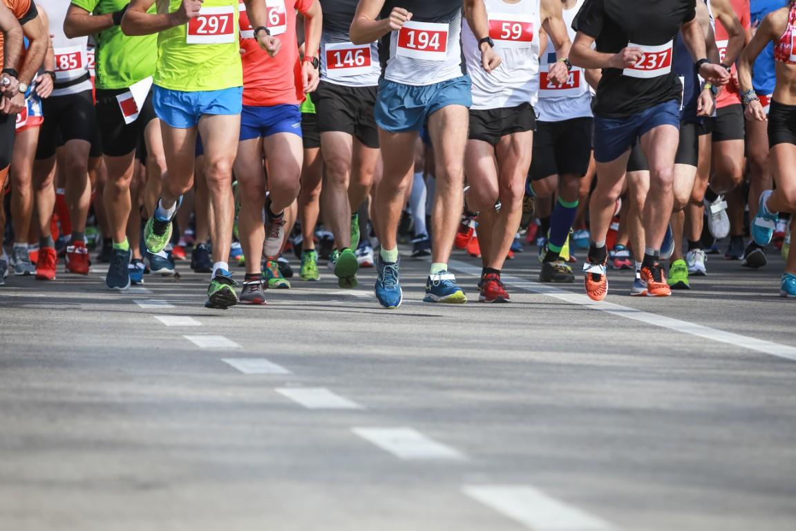 many people running in a marathon