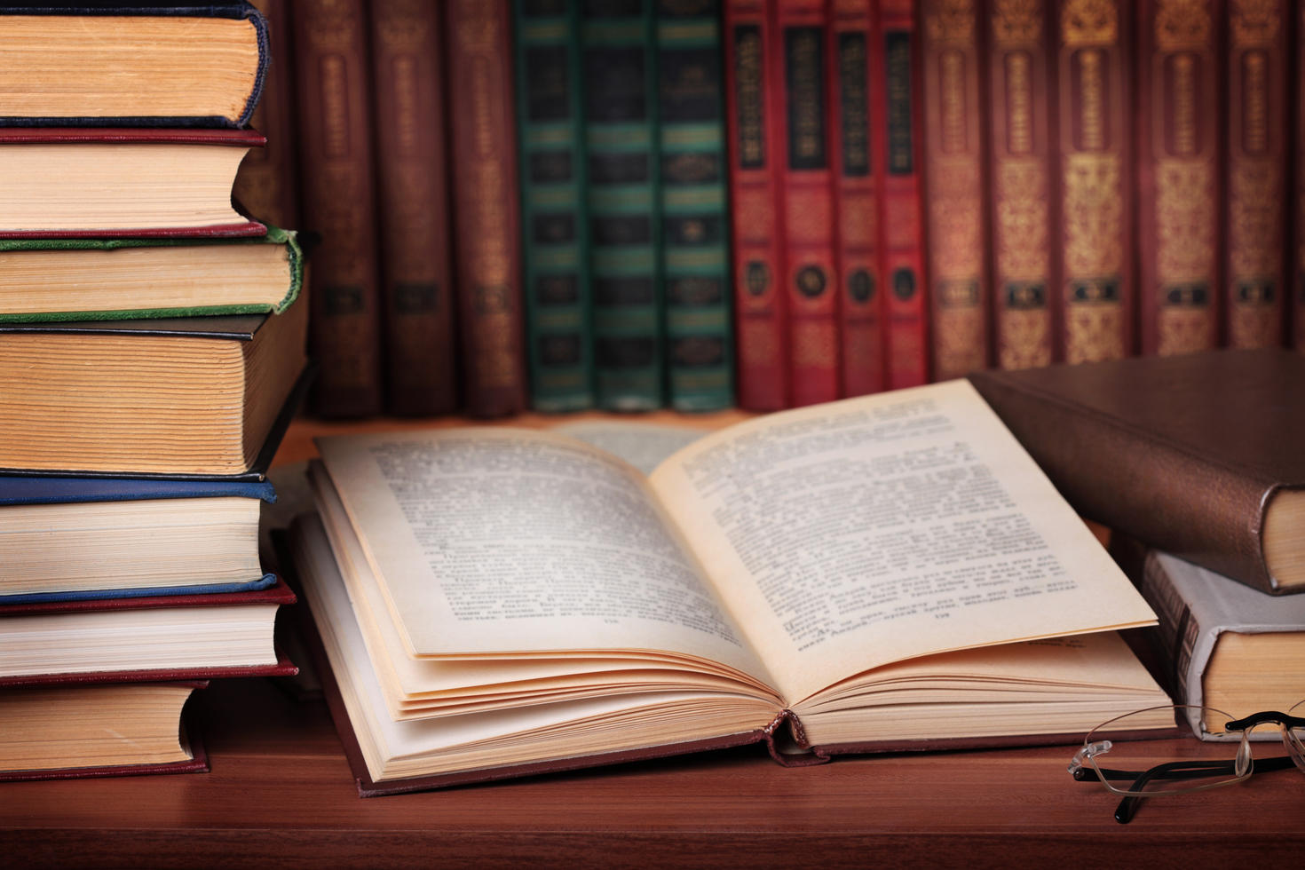 Livre ouvert bibliothèque