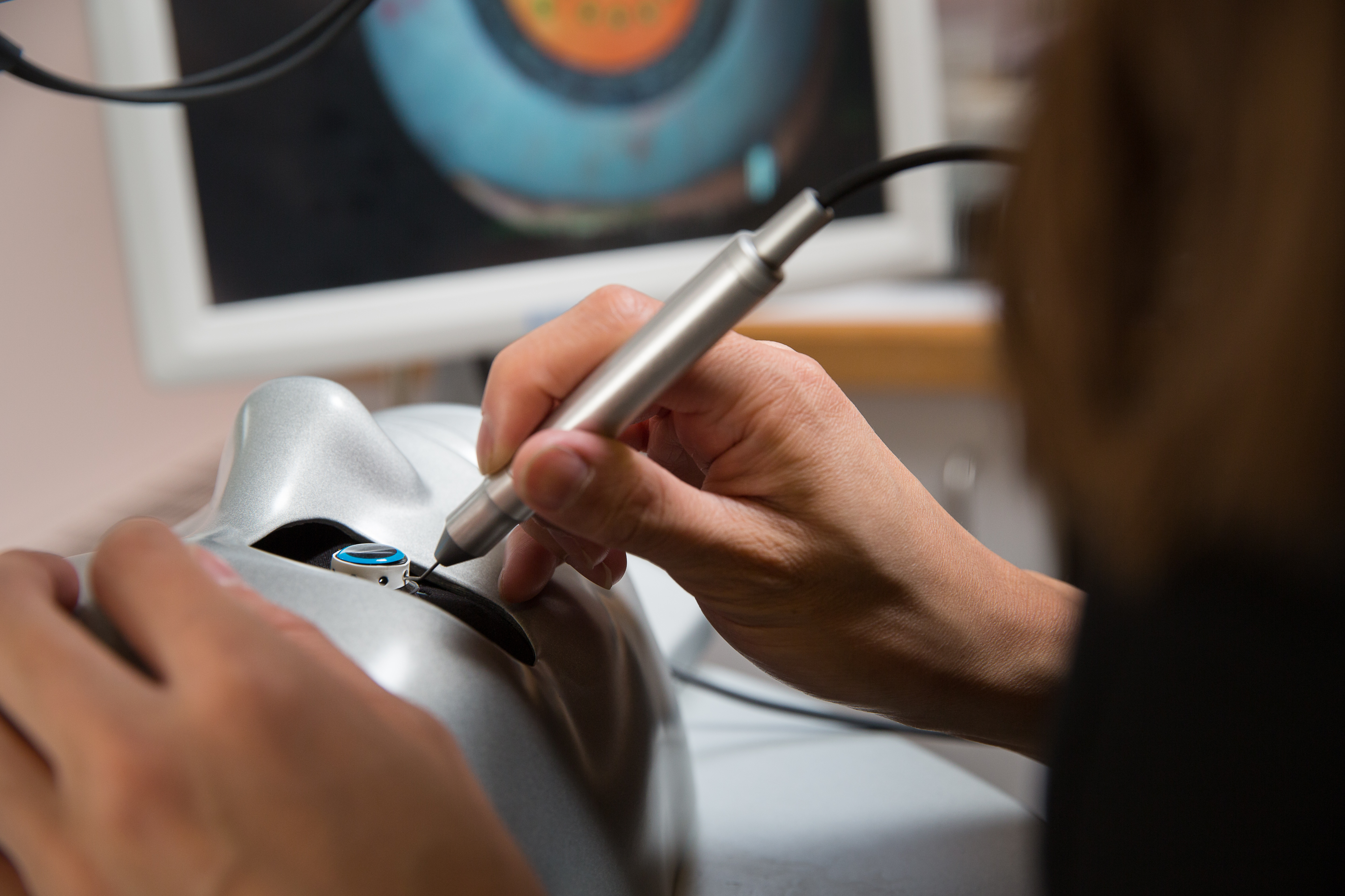 Simulator instruments being inserted in the simulation eye model