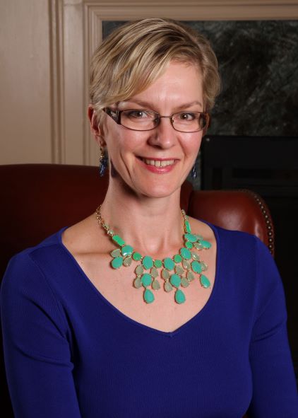 Dr Lisa Calder