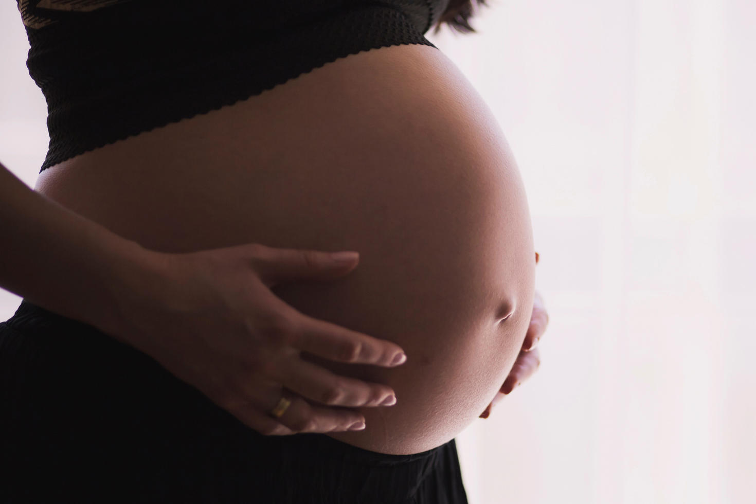 pregnant mom holding stomach