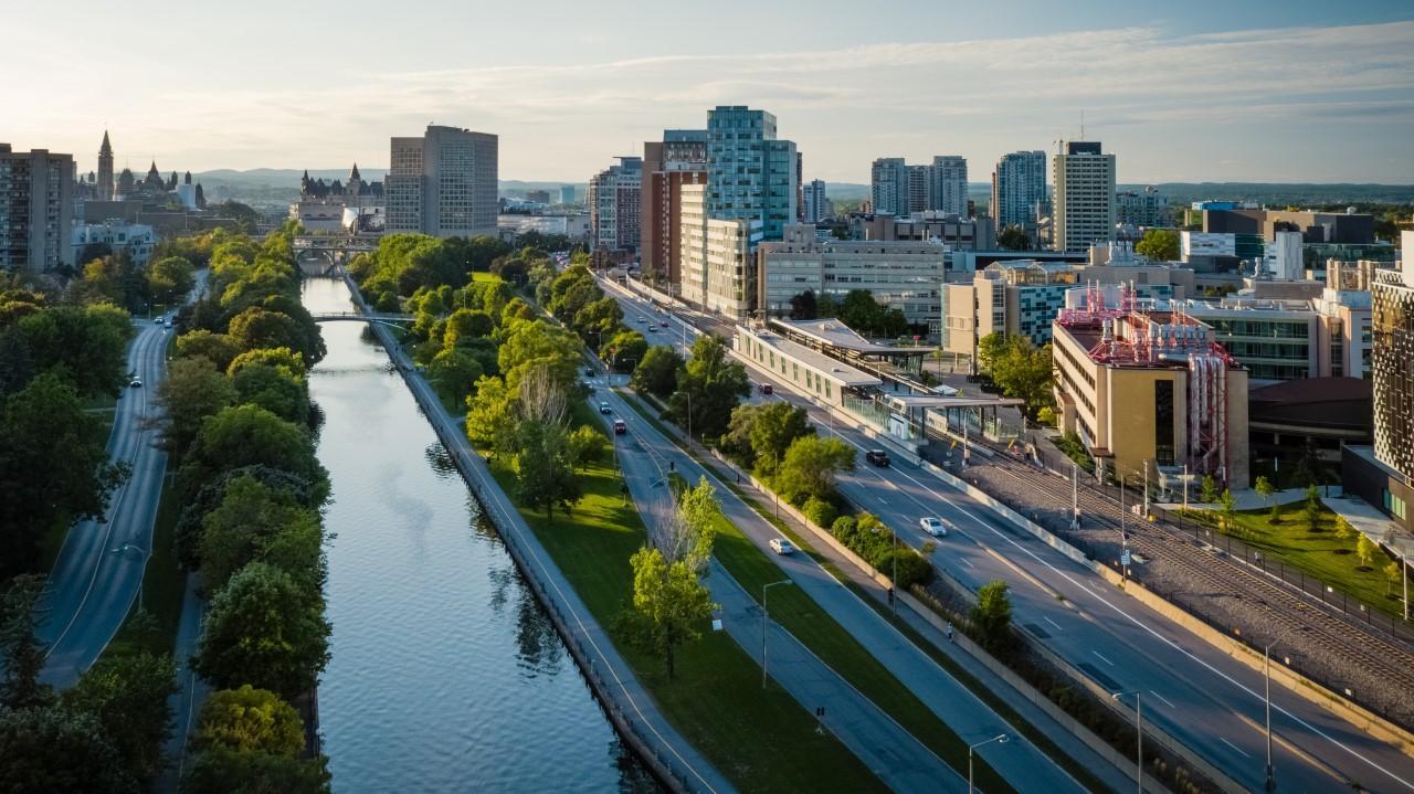 View of the canal and of the uOttawa campus from above