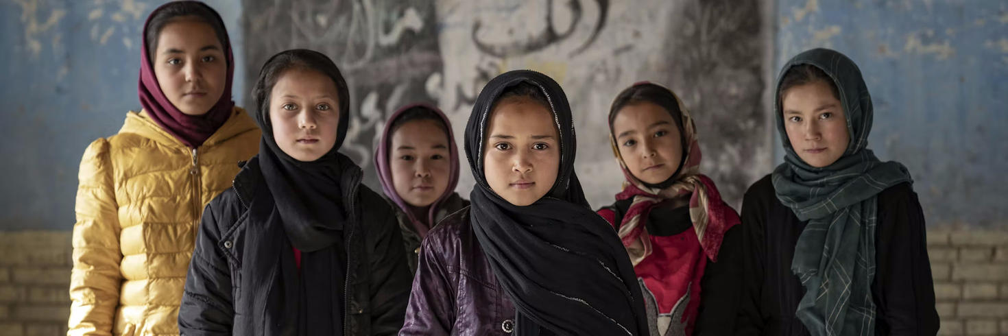 Afghan schoolgirls photo in a classroom