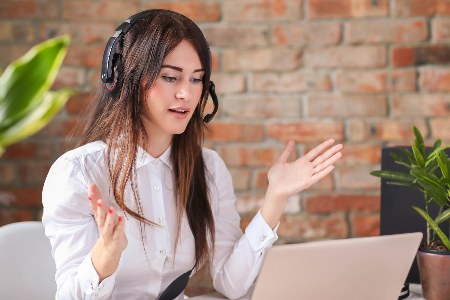 One speaking online 