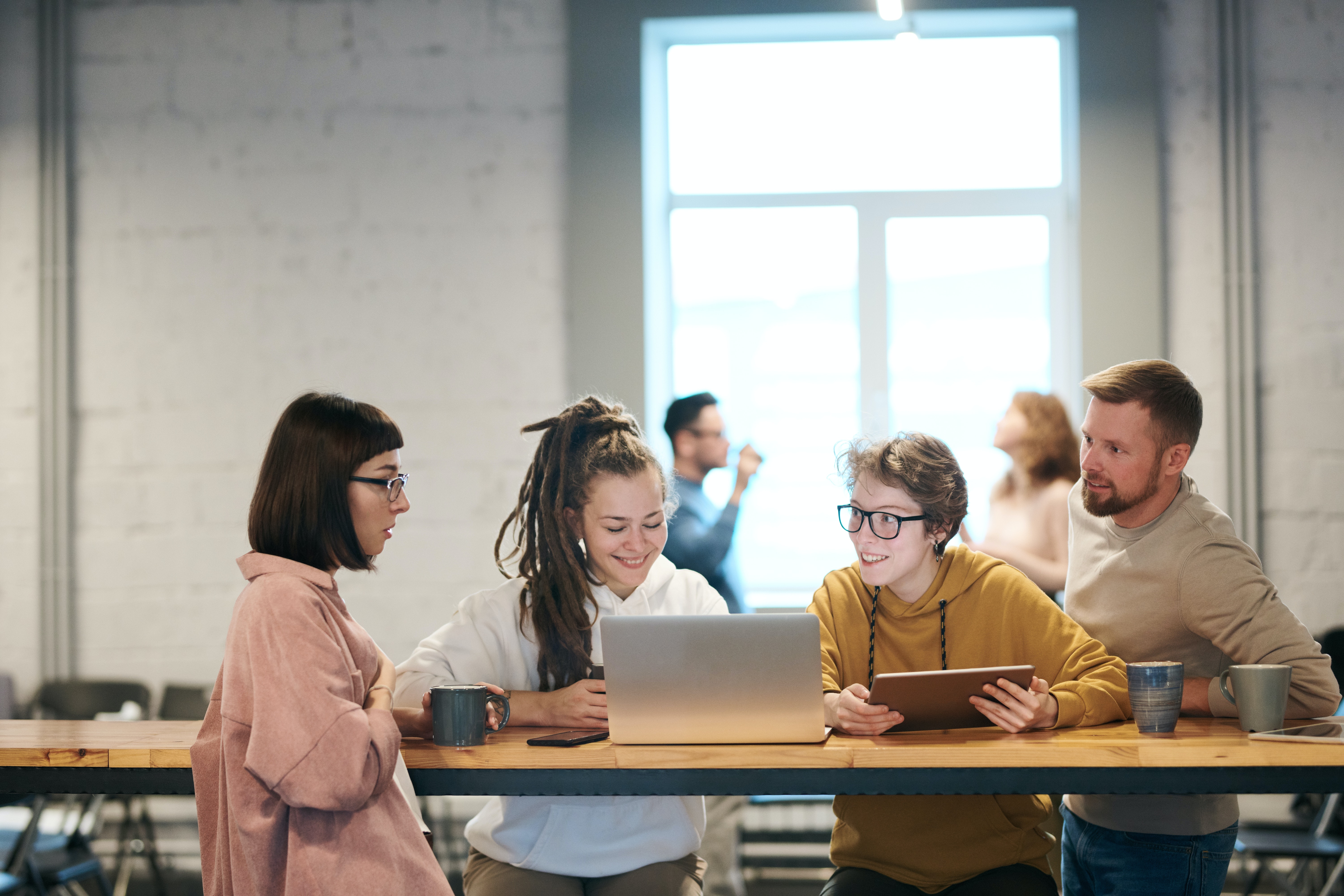 Équipe de personnes travaillant ensemble