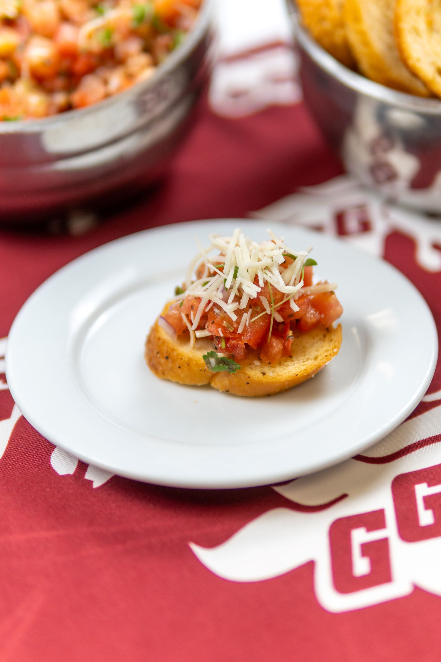 Bruschetta sur pointes de baguette et parmesan frais