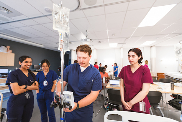 Les étudiants en médecine pratiquent