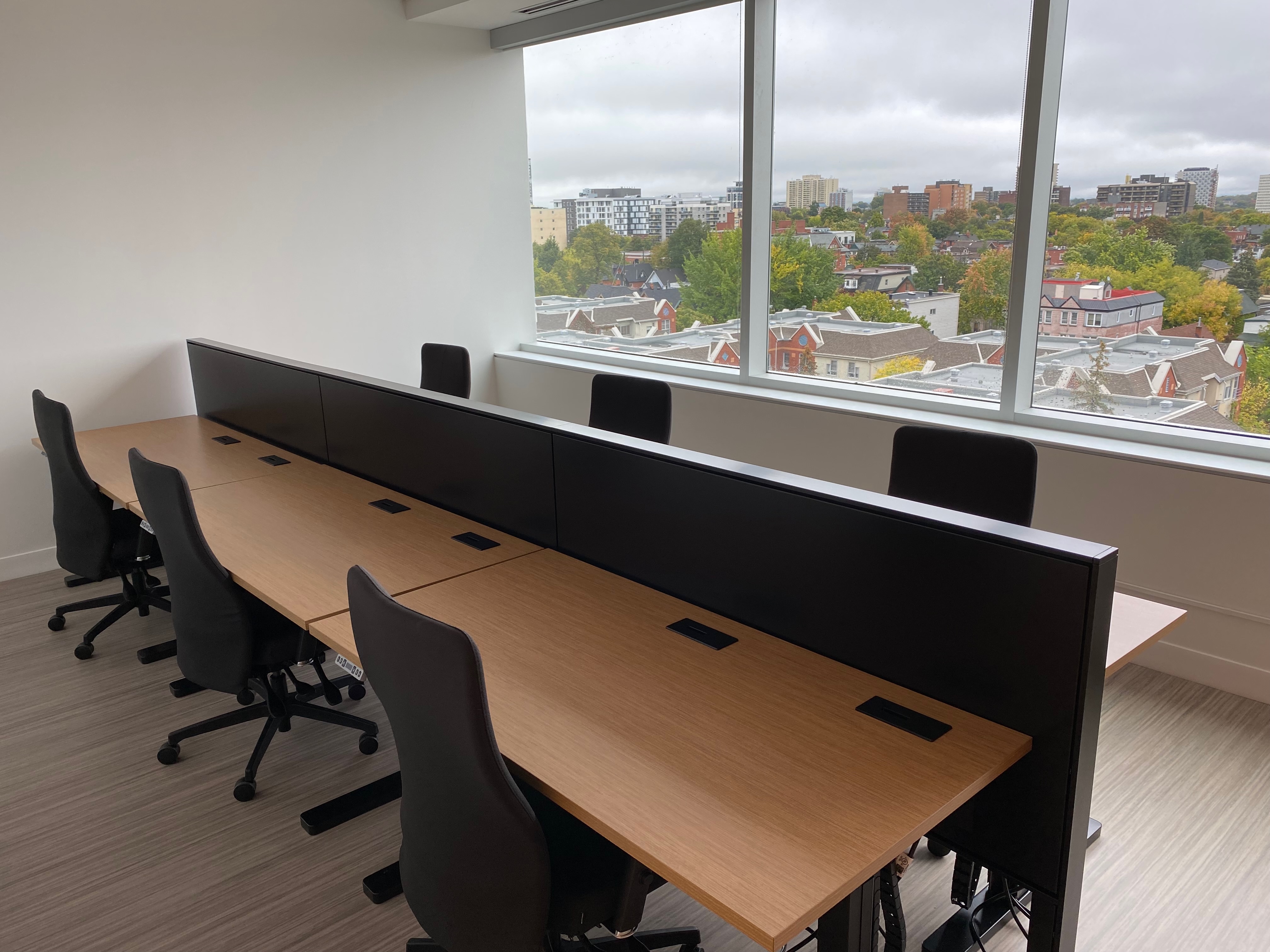 CRX 603 room - table with chairs