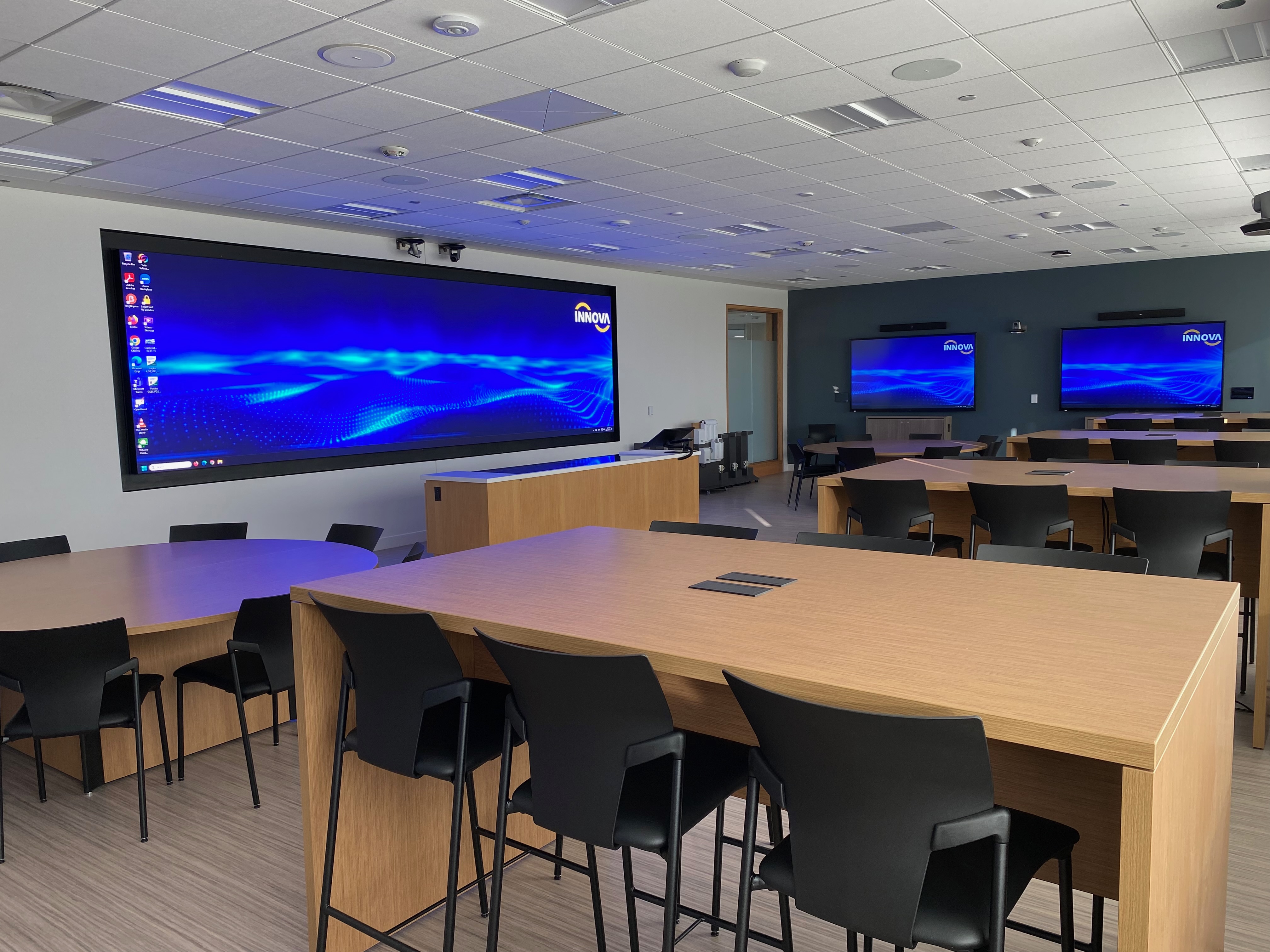 Innova, salle de classe interactive 604
