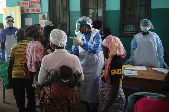 Scène d'un site de test du COVID-19 quelque part en Afrique