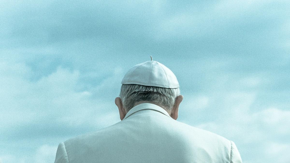 Profil du pape François vu de dos